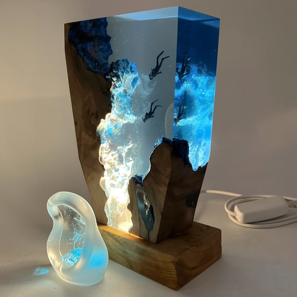 Diver frozen in light, Night Light, Scuba Diving Deep Sea Exploration（ Best Gift 🎁 ）